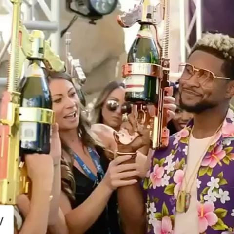 The unique Champagne Gun is a spray diffuser and a serving spout which is an incredibly fun, stylish, and a beautiful addition to all VIP event