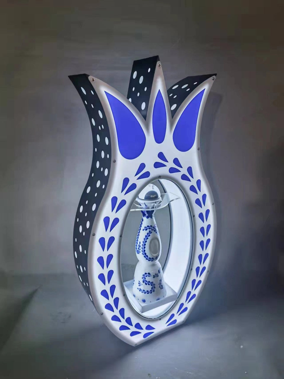 Clase Azul LED bottle Presenter